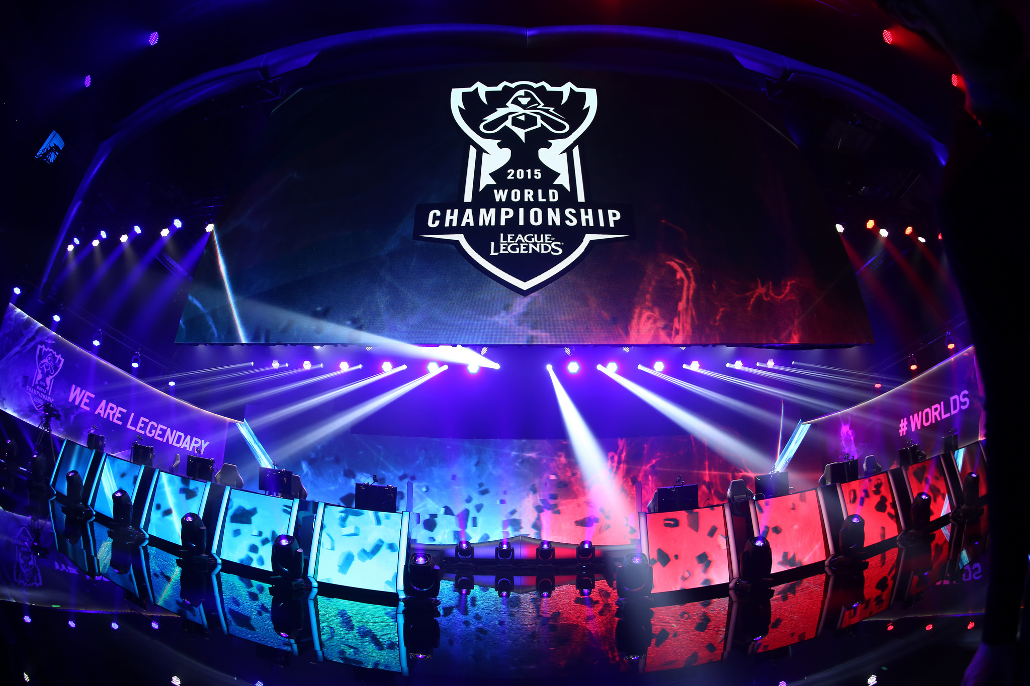 AUG ｜ Eye of Zapems以$50,000的价格售出，但NAVI贴纸将其价格提高到$100,000